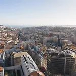 Prime 51 Bedroom Home Overlooking Marques Pombal
