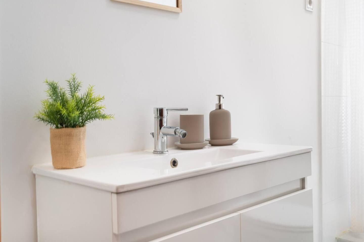 Prime 51 Bedroom Overlooking Marques Pombal * Lisboa